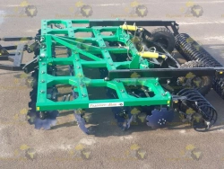 Trailed disc harrow BD-5,0x4P with roller