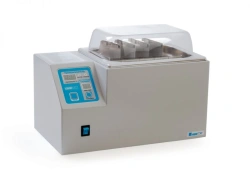 Apparatus for rapid defrosting, heating and warm storage of plasma, blood and infusion solutions "Lidmelt".