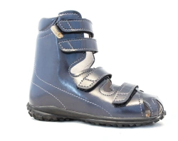 Complex orthopaedic footwear on apparatus without insulated lining