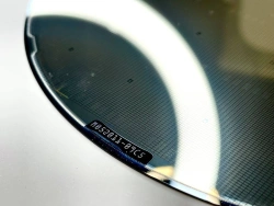 Plate with crystals of customised elements 3N20