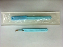 Surgical disposable scalpel with plastic handle Type 1 with blade #12