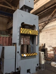 Hydraulic ram press DE 2436