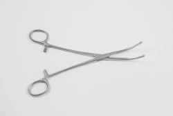VZ-Z-38, Clamp with cremalier for attaching linen to peritoneum, 200 mm. Mikulich