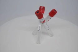 Vacuum tube for venous blood collection "UNIVAC®" with clotting activator silica . Tube size 13x75. Drawing volume