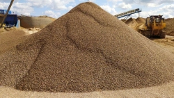 Dense rock gravel for construction works in fractions from 3 to 10 mm Sychevskoye deposit, Moscow region