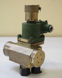 Pneumatic four-way single-coil pneumatic distributor with electromagnetic and manual actuator made of corrosion-resistant steel.