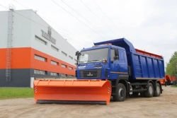Combined road sweeping machine MKDU-4 on the basis of vehicle MAZ-6501C9