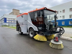 Universal municipal machine UKM-2000