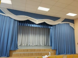 Antenna-sliding curtain