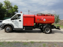 Small-capacity ATZ-4.5 aerodrome refuelling trucks on GAZON NEXT C41R33 chassis.