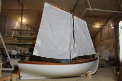 Displacement boat Yal-2