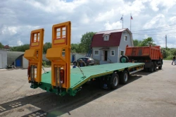 Car trailer 8338AE, with air suspension or spring-balanced suspension, with 235/75R17.5 or 215/75R17 tyres.