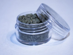 Titanium (II) oxide for vacuum deposition