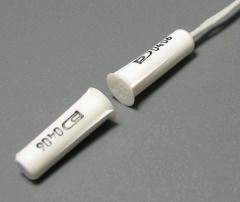 Magnetic contact point intrusion detector IO 102-15/1