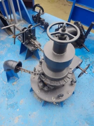 Ship's anchor mooring stud with electric drive of YASHE 12,5 1/1 modification