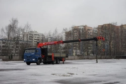 Special purpose vehicle with KMA type hydraulic loading crane on the basis of KAMAZ 65117 and its modifications 64K32N-U3