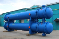 Shell and tube heat exchangers with fixed tube grids and shell and tube heat exchangers with skin temperature compensator