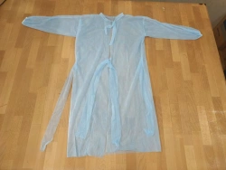 Medical non-sterile disposable dressing gown with ties