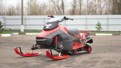SF150 snowmobile