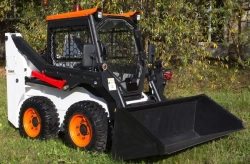 Frontal single-bucket self-propelled loader with skid steer model PMK800.02.01.03 1060 Bumblebee