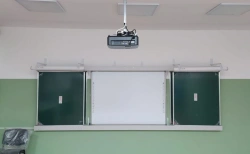 Suspended rail system for moving school boards with two mobile and two side wall boards PolyGlide Do