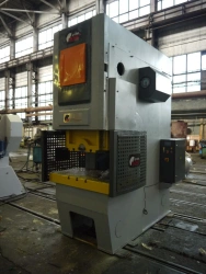 Single crank open non-sloping simple action presses KI2131