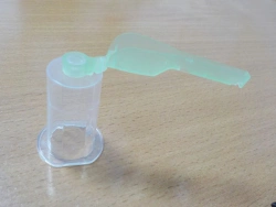 Universal holder for vacuum blood collection systems "BERIMED"® according to TU 32.50.50-003-23228533-2017 with cap