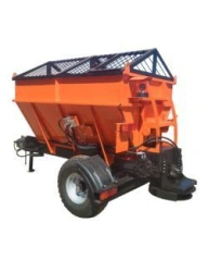 Semi-trailed municipal sand spreader model PRK-3,5
