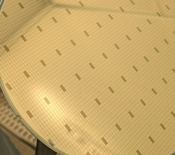 Plate with crystals of customised elements 2P7241A-5