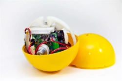 Device for studying the motion of a solid body with wireless data transmission