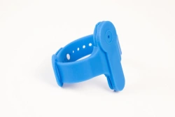 Bracelet silicone under mechanical key