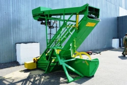 Mounted grain loader PZN-250