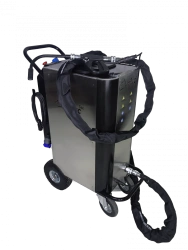 Installation for jet cleaning with solid carbon dioxide granules with shredder