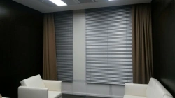 Horizontal blinds with aluminium slats "System Holis"