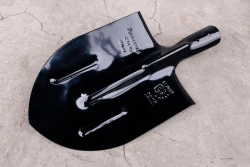 Sharp-edged digging shovel (LKO)
