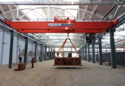Double girder overhead travelling travelling crane with cab of general industrial design, model KMOD-B-Q-L-H