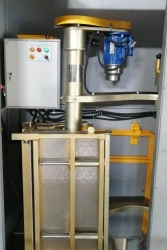 Lifting device for boarding (disembarking) wheelchair disabled persons in the head carriages of electric trains of EP type (Mode