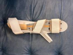 Wrist joint brace