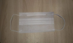 Disposable medical non-sterile mask made of non-woven materials 3-layer on the elastic band 17,5x9,5 cm, colour: white.