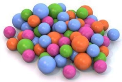 Balls dia. 6 and 8 cm (100 pcs. in a net)