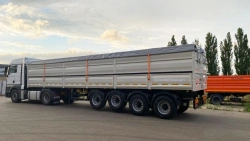 Semitrailer grain carrier type 85334, modification 853341. Metal flatbed flatbed with front fixed side, rear and side walls.