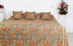 Coverlet with a top made of mixed fabrics