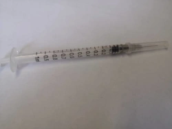 Single-use tuberculin syringe complete with needle 0,4 x 13 mm, sterile