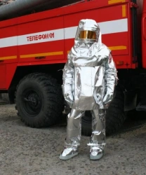 Set of heat-reflective clothing for firefighters. (Special protective clothing for firefighters against increased thermal effect