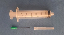 Single-use syringe, three-detail, with "Luer-lock" tip, nominal capacity 20 ml with injection needle.