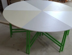 Metal-framed table sectoral