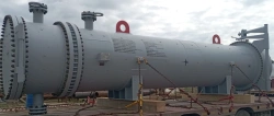 Shell and tube heat exchange apparatuses