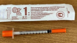 Injection syringe, single use, three-detailed, sterile, for insulin U-100 with built-in needle.