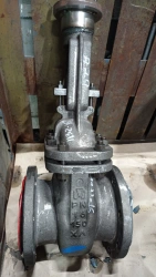 Steel wedge gate valve with sliding spindle under drive PN 1,6 MPa DN 150