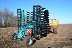 Lightweight semi-trailed folding disc harrow DL-520PS M "Forward"
